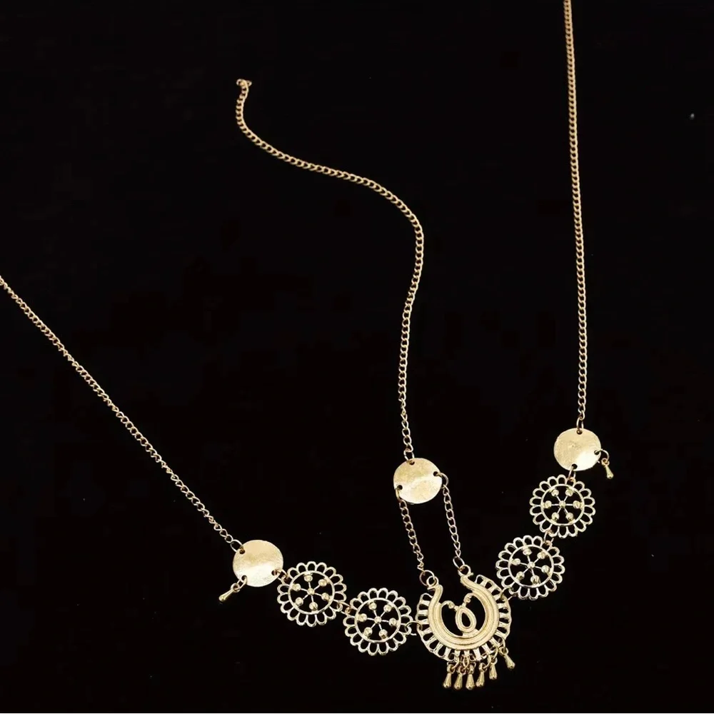 Vintage Style Gold Plated Metal Hollow Head Chain Pendant Head Chain Tassel Flow